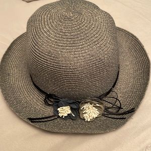 Women’s hat.